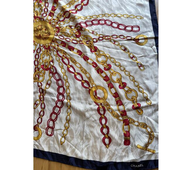 CHANEL Vintage Iconic Chanel Chains Jacquard texture*100% Silk*Jewel tones - Picture 3 of 4